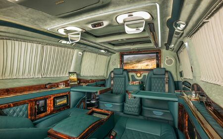 KLASSEN VIP VAN MVD 9026