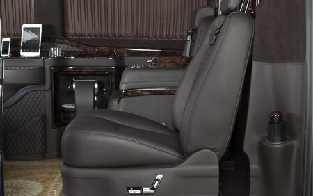 KLASSEN VIP VAN MVD 9018