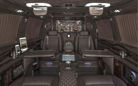 KLASSEN VIP VAN MVD 9018