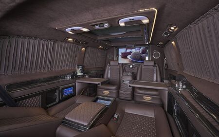 KLASSEN VIP VAN MVD 9032