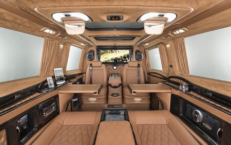 KLASSEN VIP VAN MVD 9017