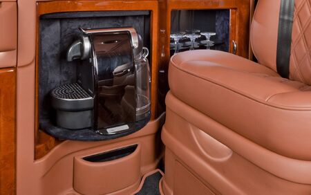 KLASSEN VIP VAN MVD 9003