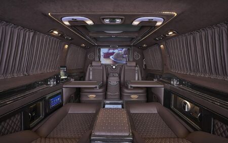 KLASSEN VIP VAN MVD 9032