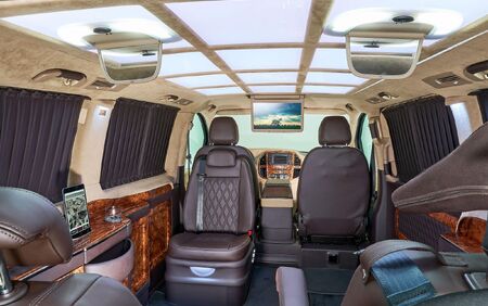 KLASSEN VIP VAN MVD 9056