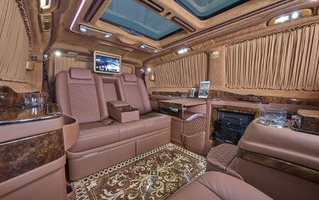 KLASSEN VIP VAN MVD 9023