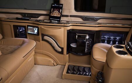 KLASSEN VIP VAN MVD 9006