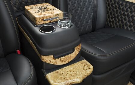 KLASSEN VIP VAN MVD 9011