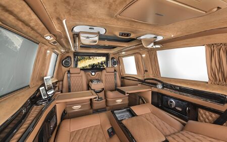 KLASSEN VIP VAN MVD 9017