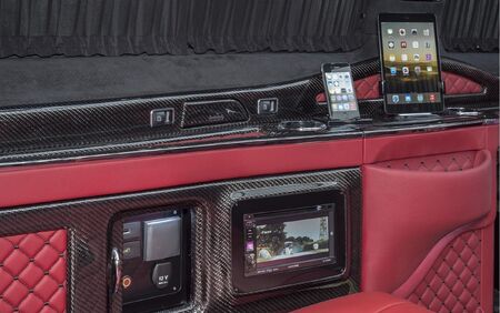 KLASSEN VIP VAN MVD 9054