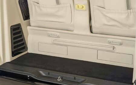 KLASSEN VIP VAN MVD 9015