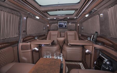 KLASSEN VIP VAN MVD 9019