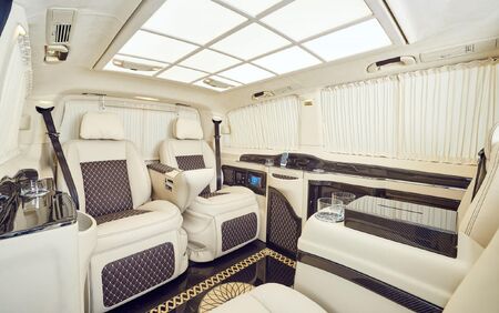 KLASSEN VIP VAN MVD 9028