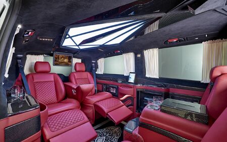 KLASSEN VIP VAN MVD 9033