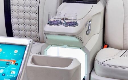 KLASSEN VIP VAN MVD 9057