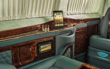 KLASSEN VIP VAN MVD 9026