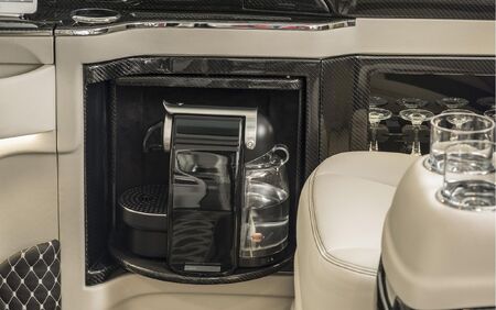 KLASSEN VIP VAN MVD 9015