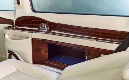 KLASSEN VIP VAN MVD 9024