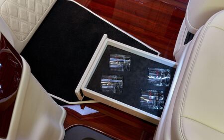 KLASSEN VIP VAN MVD 9053