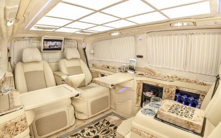 KLASSEN VIP VAN MVD 9013