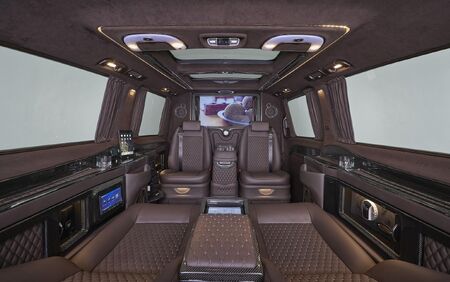 KLASSEN VIP VAN MVD 9032