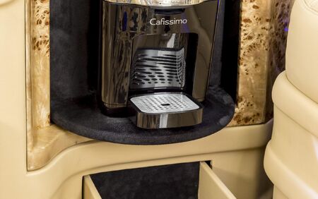 KLASSEN VIP VAN MVD 9013